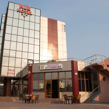 N&S Hotel Barlad Birlad Exterior photo